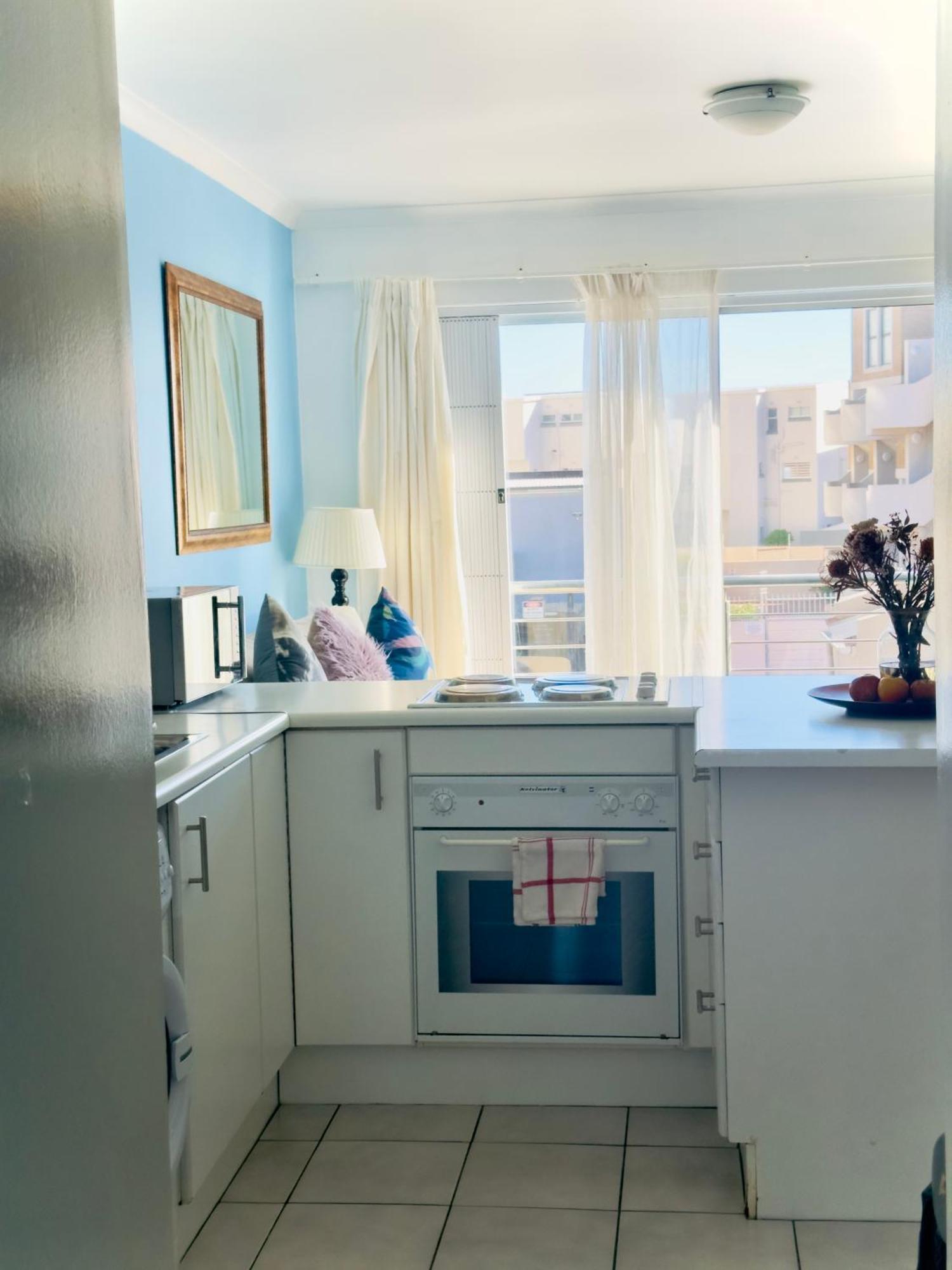 Caline Vip Apartments, Beach Close Bloubergstrand Exteriör bild