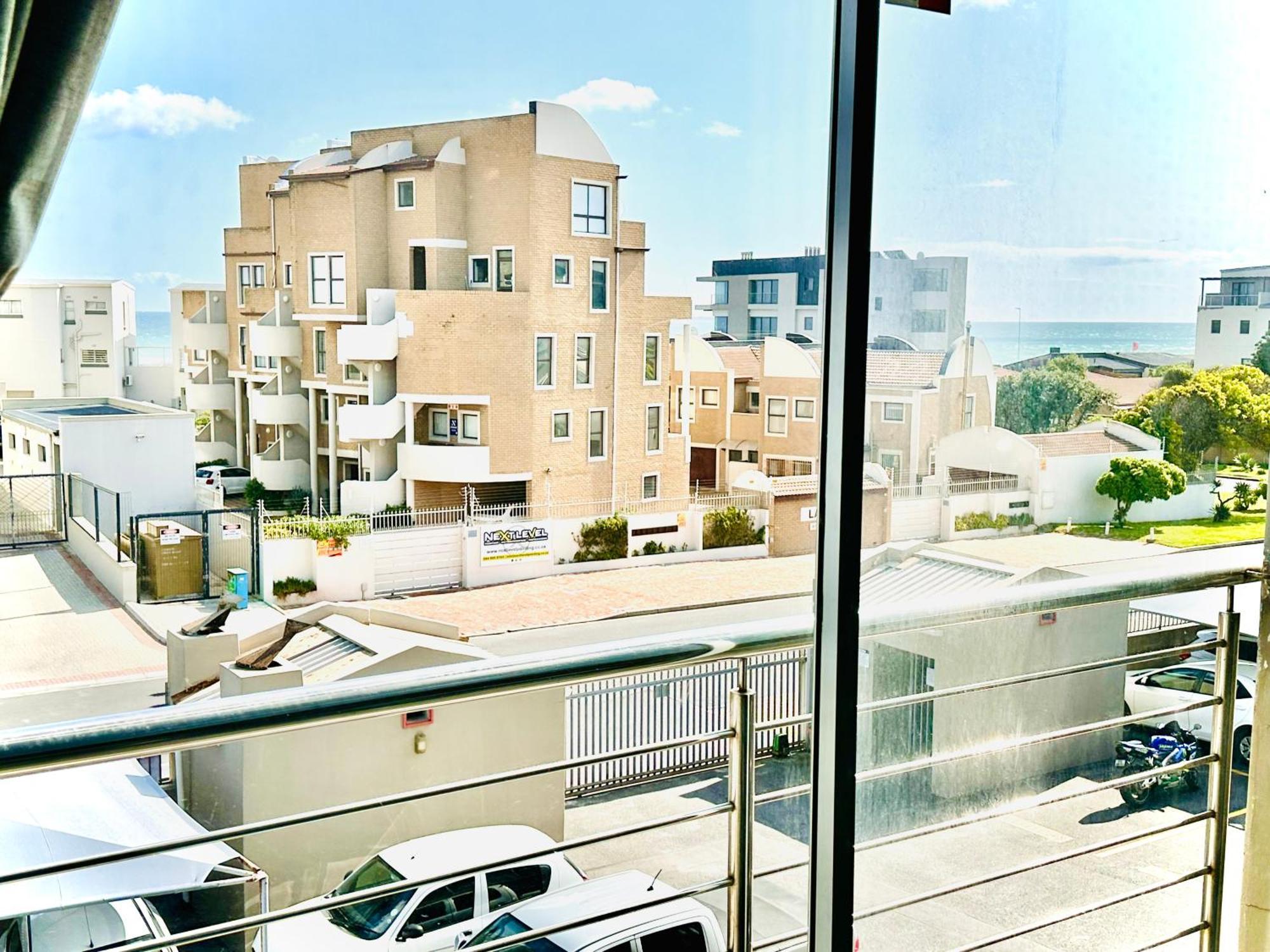Caline Vip Apartments, Beach Close Bloubergstrand Exteriör bild